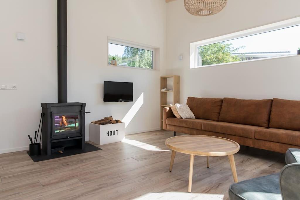 Vakantiehuis Eikzicht Gelegen Aan Het Bos Elsloo  ภายนอก รูปภาพ