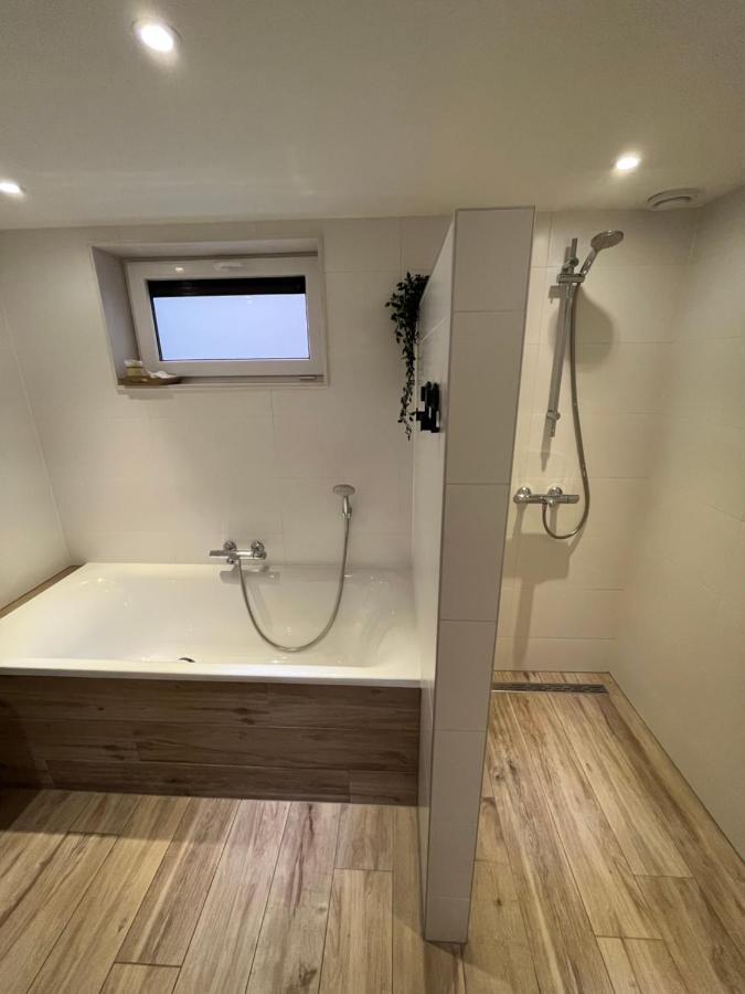 Vakantiehuis Eikzicht Gelegen Aan Het Bos Elsloo  ภายนอก รูปภาพ